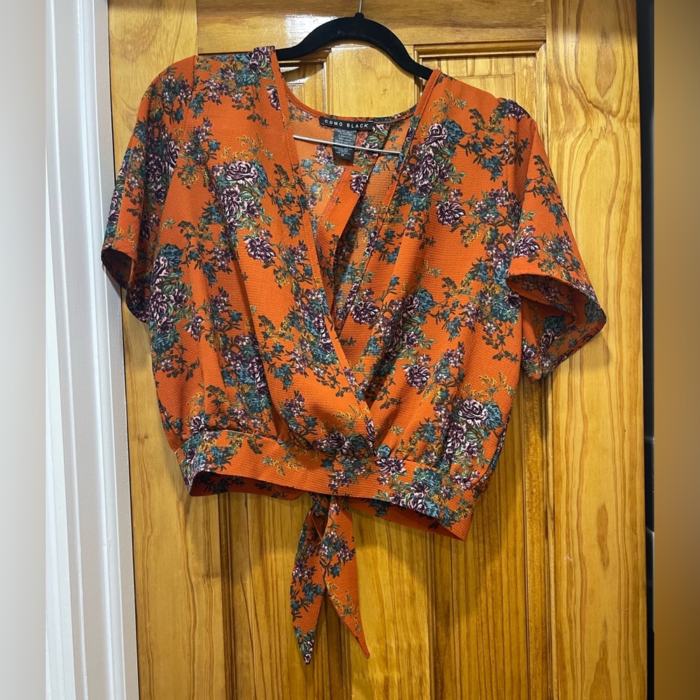 Floral short-sleeved wrap shirt